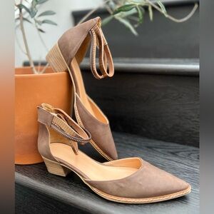 Sundance Womens Brown Suede Alyssa Shoes w Bronze Ankle Straps Sz US 8 / EU 38